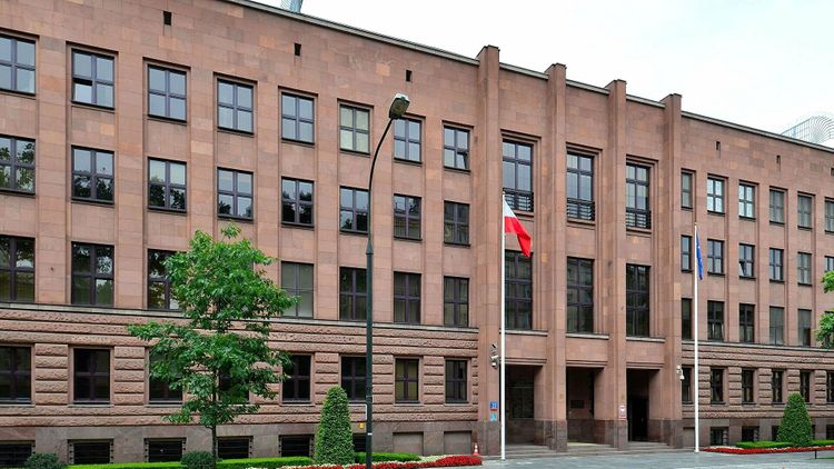 Польша объявила трех российских дипломатов персонами нон грата