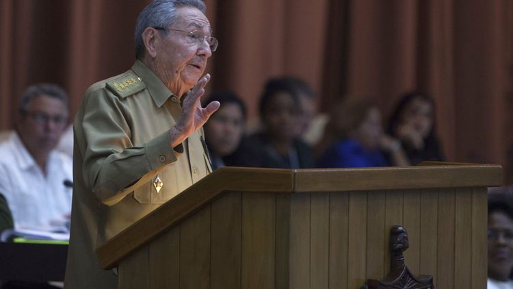 Рауль Кастро ушел с поста руководителя компартии Кубы