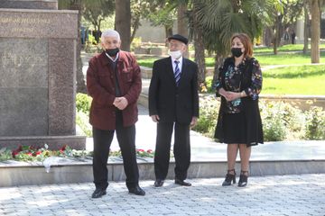 Gəncədə Qəmbər Hüseynlinin 105 illiyi qeyd olunub