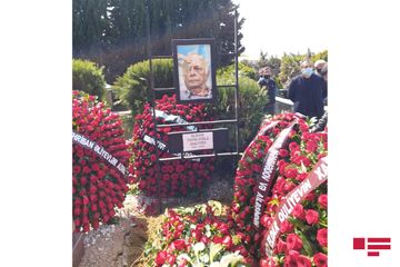 Azərbaycan Prezidenti və birinci xanım Mehriban Əliyeva Eldar Quliyevin dəfn mərasiminə əklil göndərib - FOTO