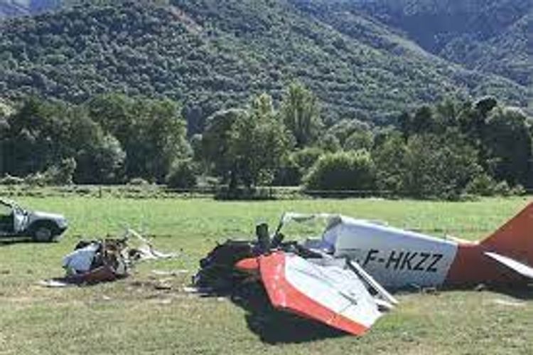 Four dead in light plane crash near Paris
