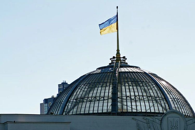 Ukraynalı deputatlar prezidenti Rusiya ilə əlaqələri kəsməyə çağırıblar