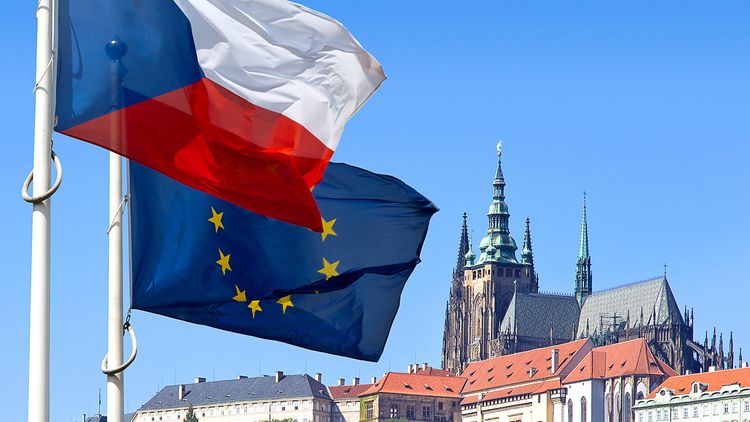 Чехия призвала союзников по Евросоюзу и НАТО выслать офицеров спецслужб РФ