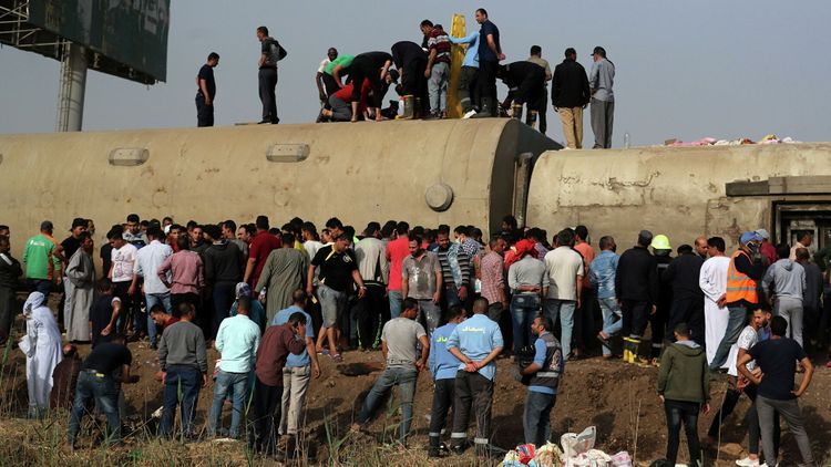 При сходе поезда с рельсов в Египте погибли 23 человека