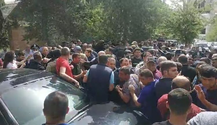  Пашиняна в Сюникской области встретили протестами - ВИДЕО