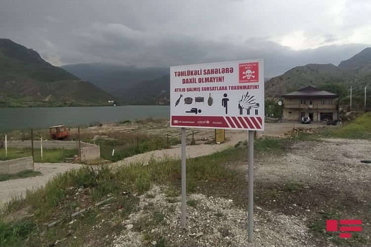 Media representatives viewed territories cleared from mines - PHOTO
