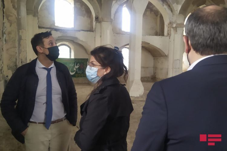 Французские юристы побывали в агдамской мечети Джума