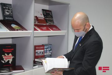 İsrail səfirinin müavini Quba Soyqırımı Memorial Kompleksini ziyarət edib - FOTO