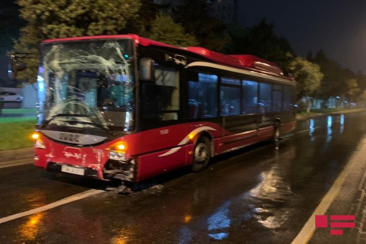 В Баку столкнулись два автобуса Bakubus - ФОТО