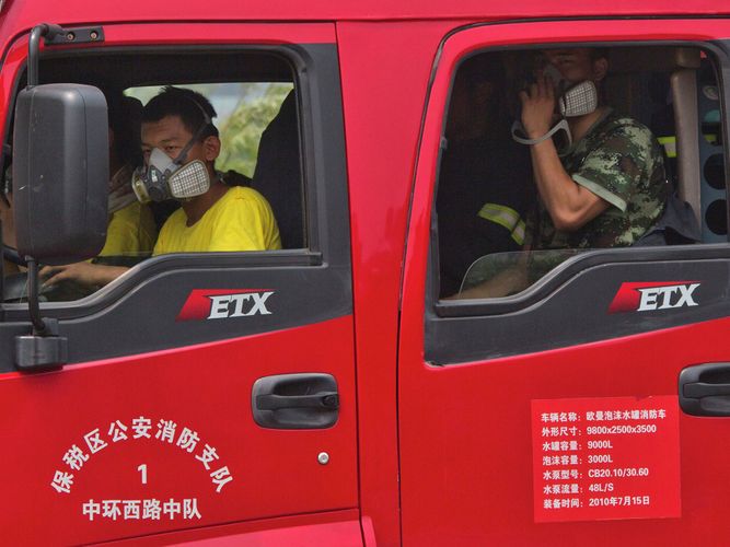 В Шанхае восемь человек погибли в пожаре на промышленном объекте
