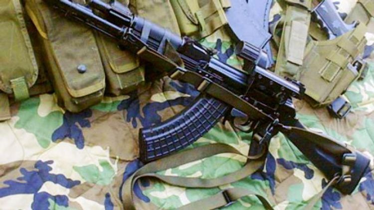 В Баку из школы украли автомат АК-74