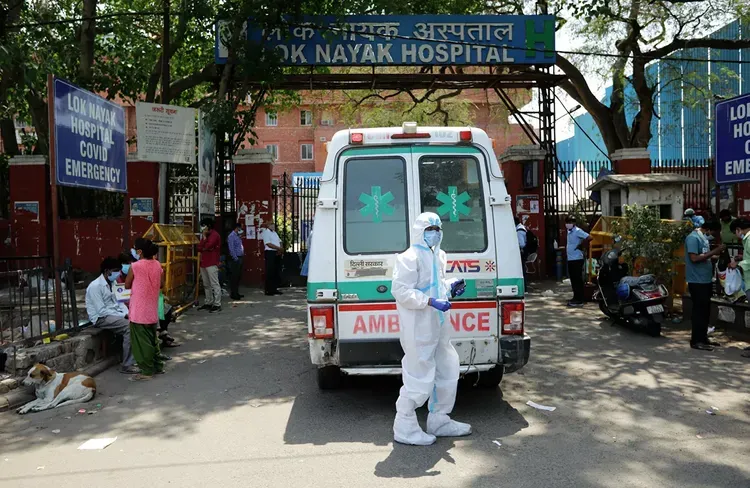 СМИ: в больнице в Нью-Дели умерли 25 человек с коронавирусом из-за нехватки кислорода