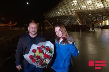 Səkkizqat Avropa çempionu Mariya Stadnik Vətənə geri dönüb - FOTO