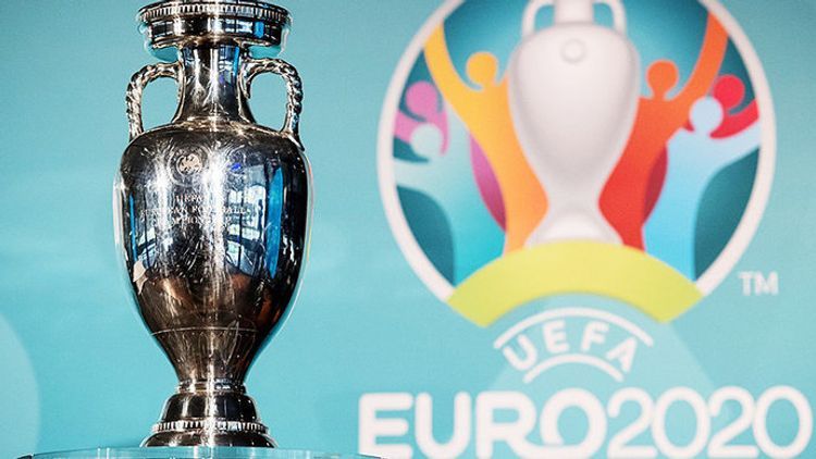 Euro 2020 trophy clatters to the floor during live broadcast - VIDEO