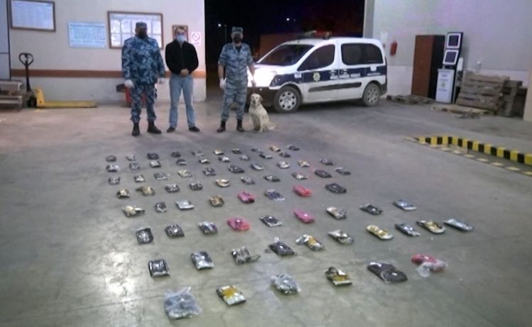 На границе обнаружили 43 кг наркотиков, спрятанных внутри мебели