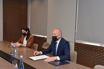  Nazir Serbiyanın yeni səfirinin etimadnaməsinin surətini qəbul edib