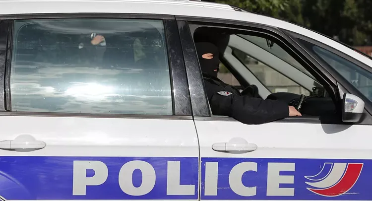 Unknown vandals thrash 14 police cars in Paris suburb - PHOTO