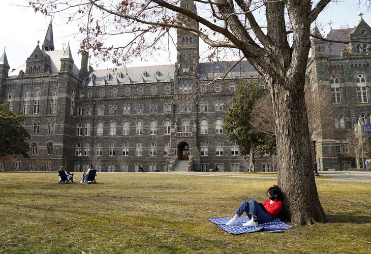 U.S. eases COVID-19 restrictions on Chinese students