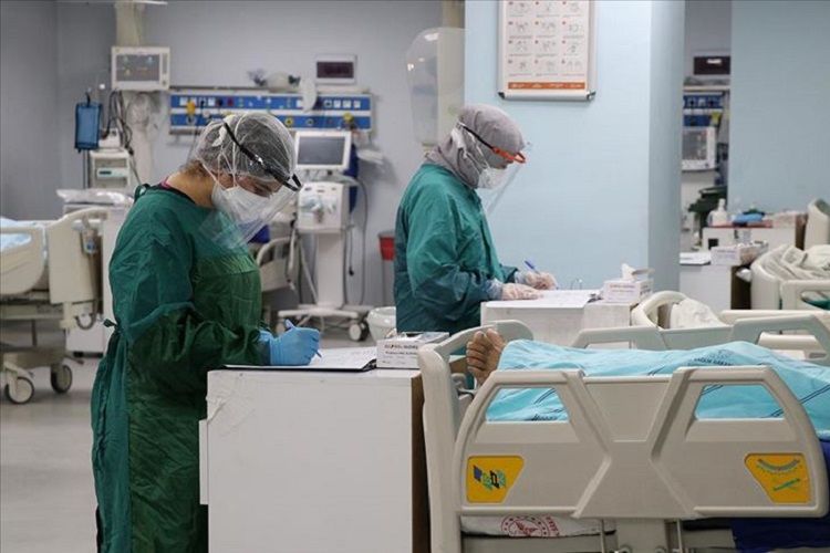 Türkiyədə son sutkada 43,3 min nəfərin COVID-19 testi pozitiv çıxıb