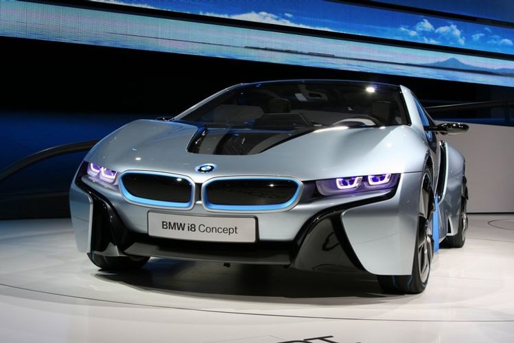 BMW приостанавливает производство на заводе в Оксфорде