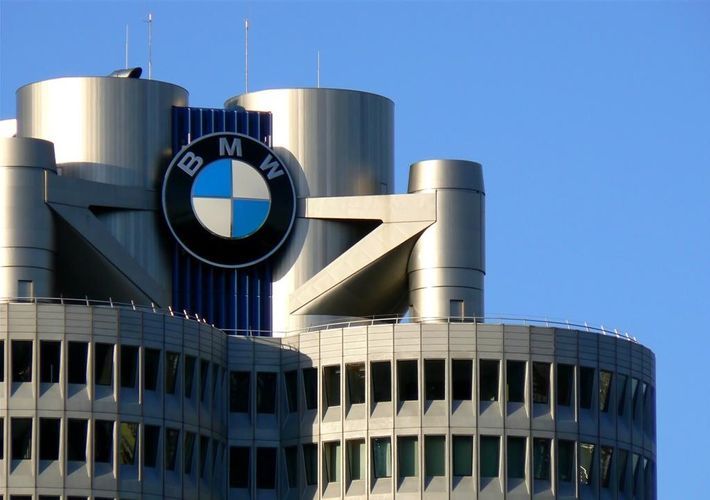BMW снизит производство на двух заводах из-за нехватки чипов