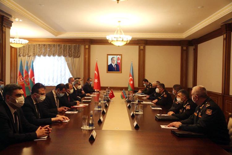 Закир Гасанов встретился с делегацией, представляющей ВПК Турции