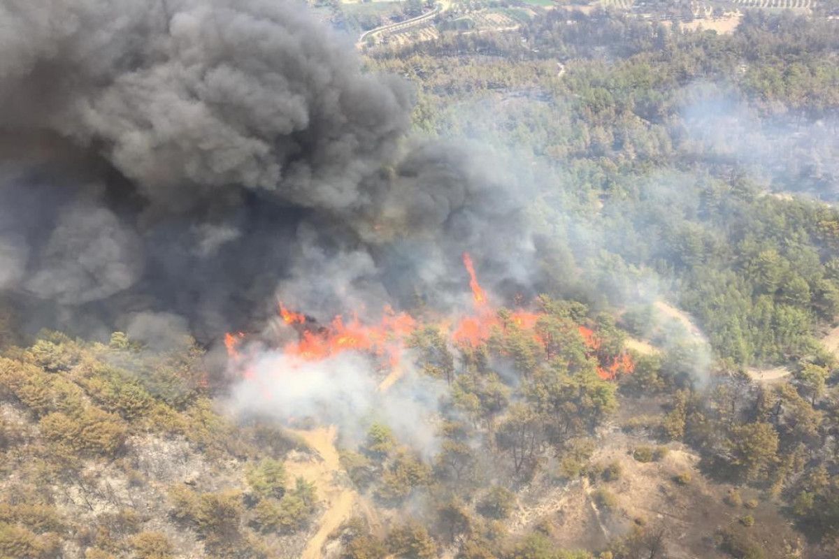 Azerbaijan MES's firefighters continue extinguishing wildfires in Turkey