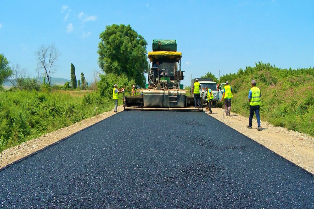 Şabranda avtomobil yolu yenidən qurulur