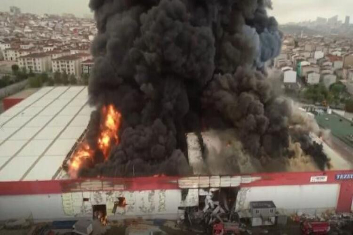 İstanbulda fabrikdə yanğın olub