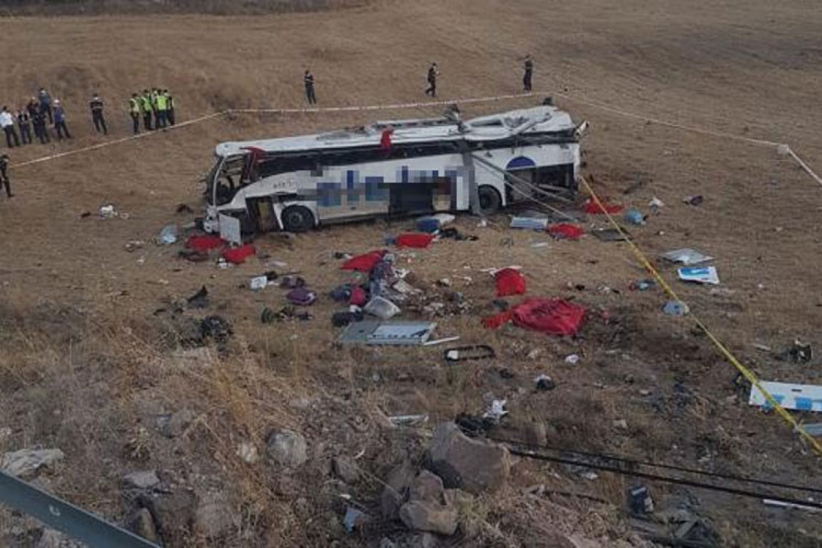 Türkiyədə sərnişin avtobusu qəzaya uğrayıb, 14 nəfər ölüb