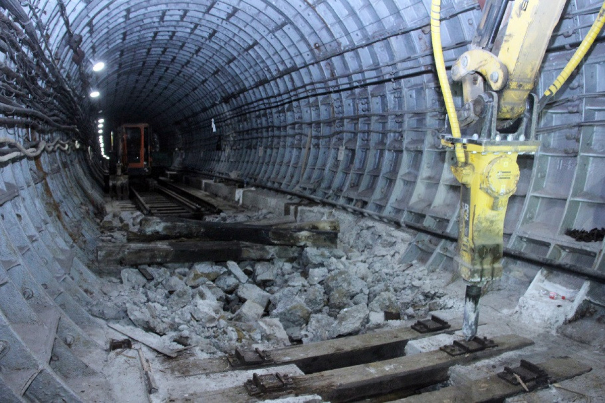Metronun tunel yollarında ağac şpallar dəmir-beton bloklarla əvəzlənəcək