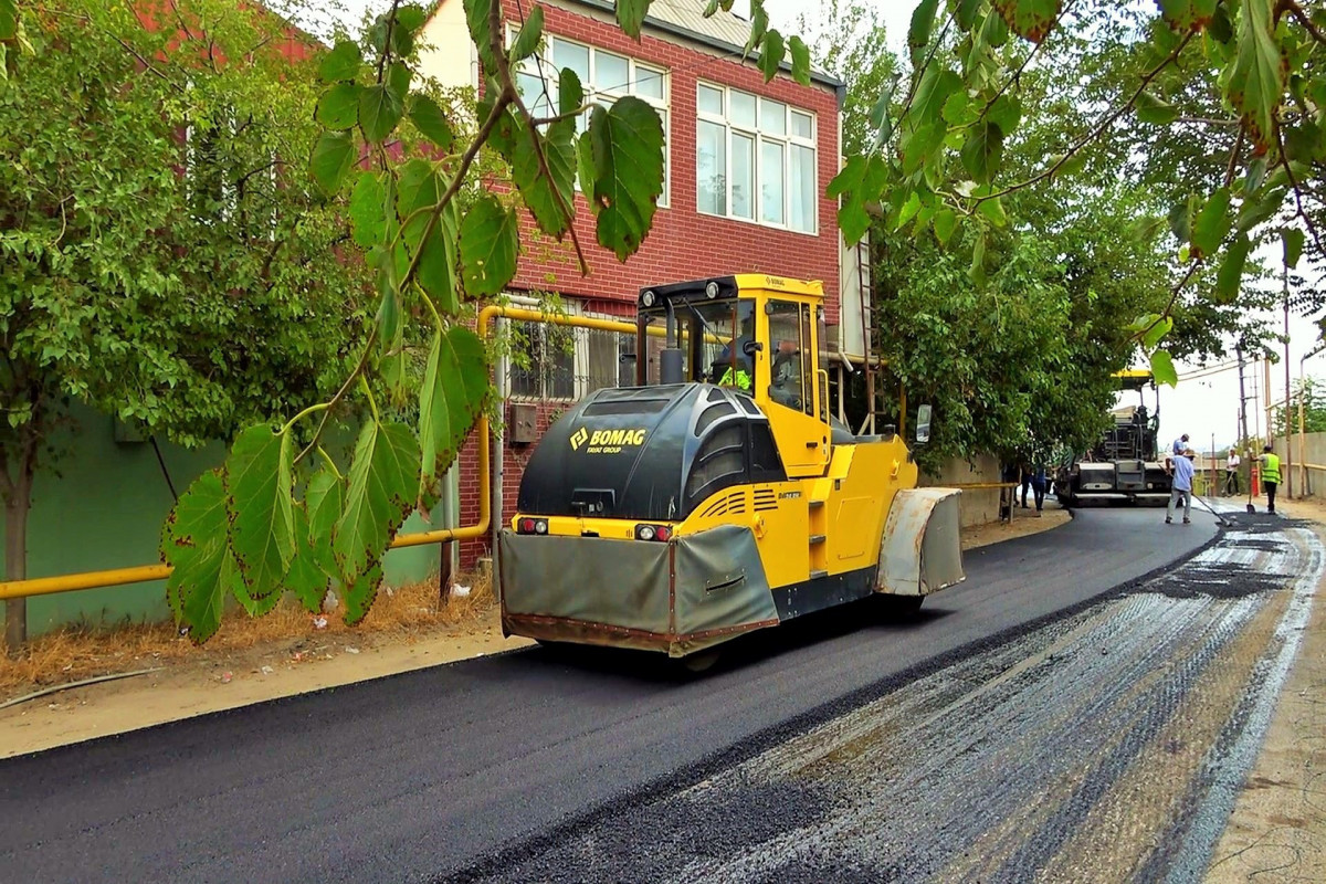Binəqədi rayonunda qəsəbədaxili küçə və yollar təmir edilir - FOTO 