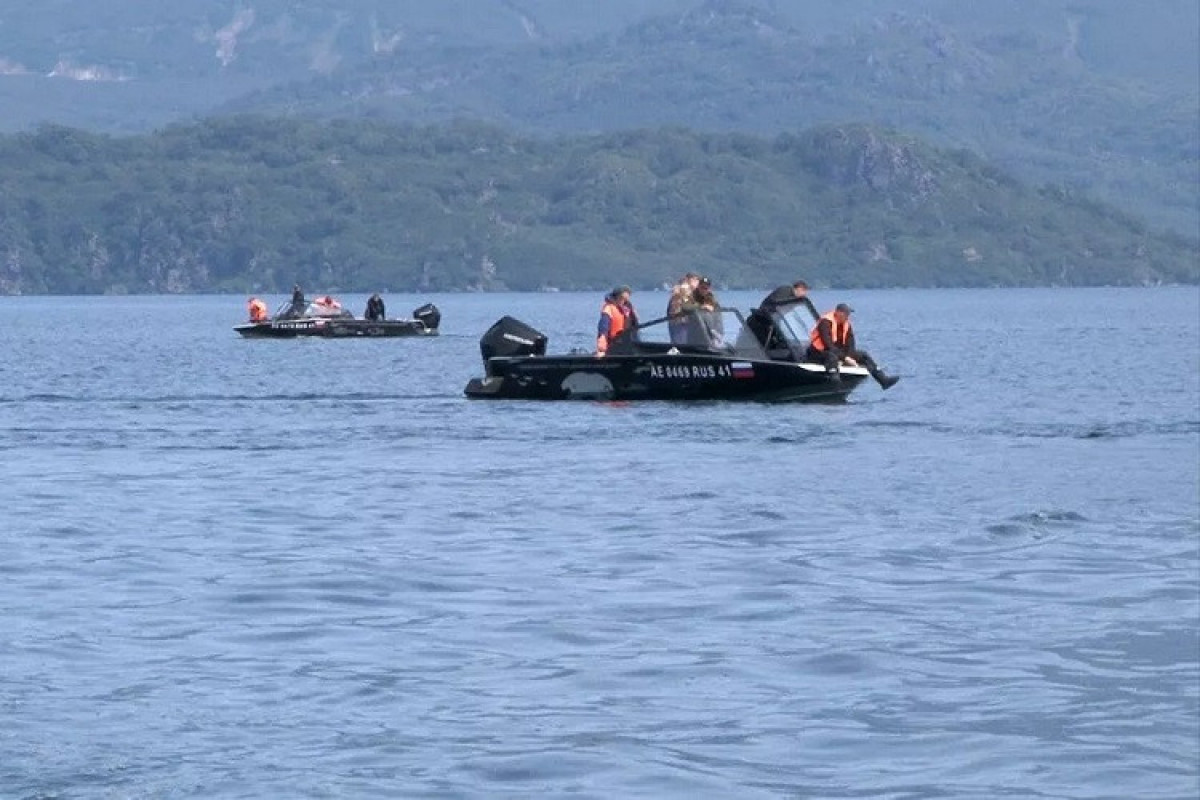 Rusiyada qəzaya uğramış helikopterin düşdüyü göldə bir neçə turistin cəsədi tapılıb