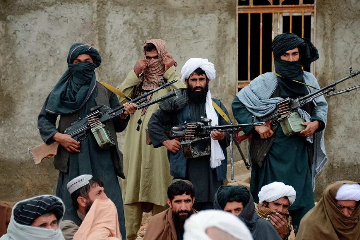 "Taliban" dövlət televiziyasını da ələ keçirib, hava limanında xaos yaranıb