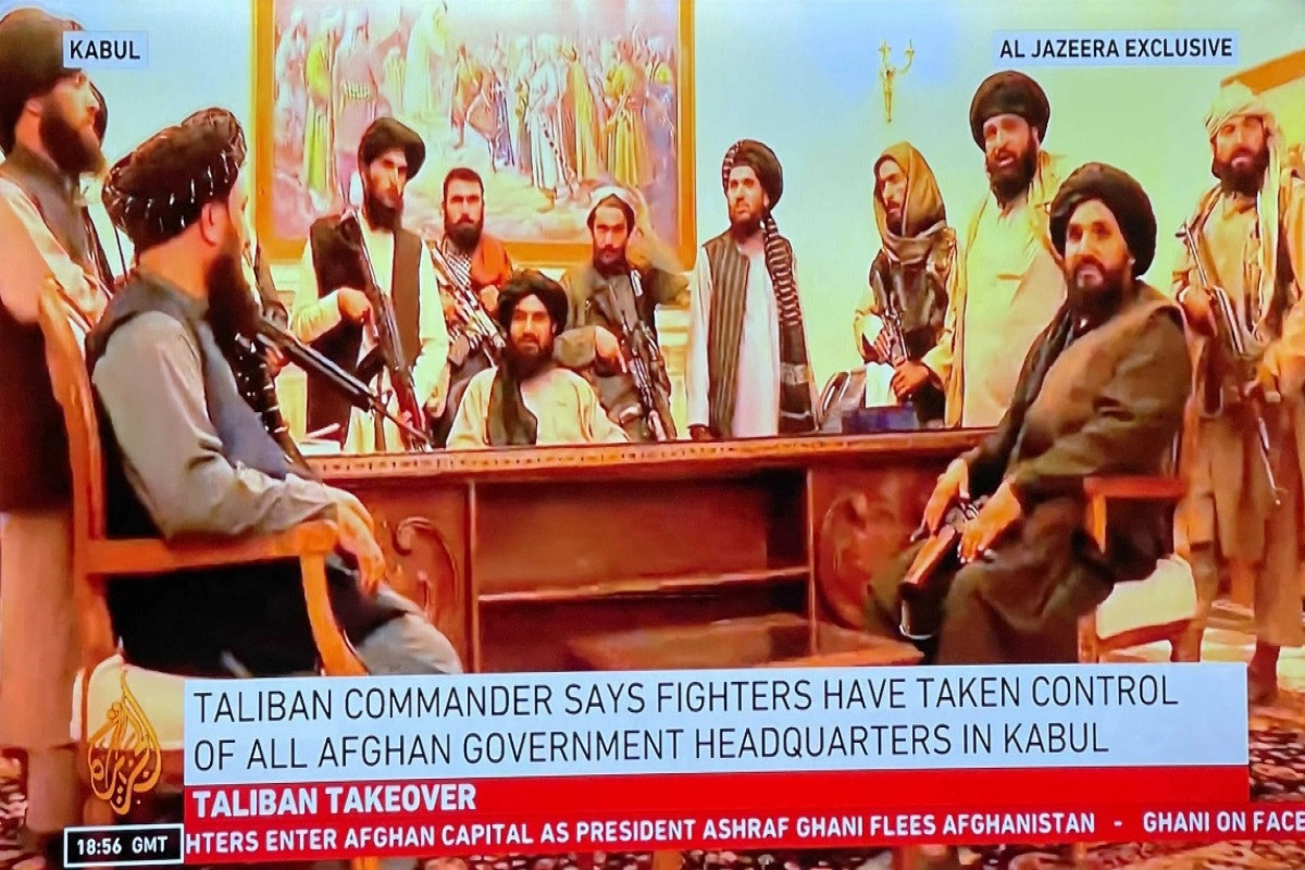 "Taliban" üzvləri prezident sarayında - FOTO 