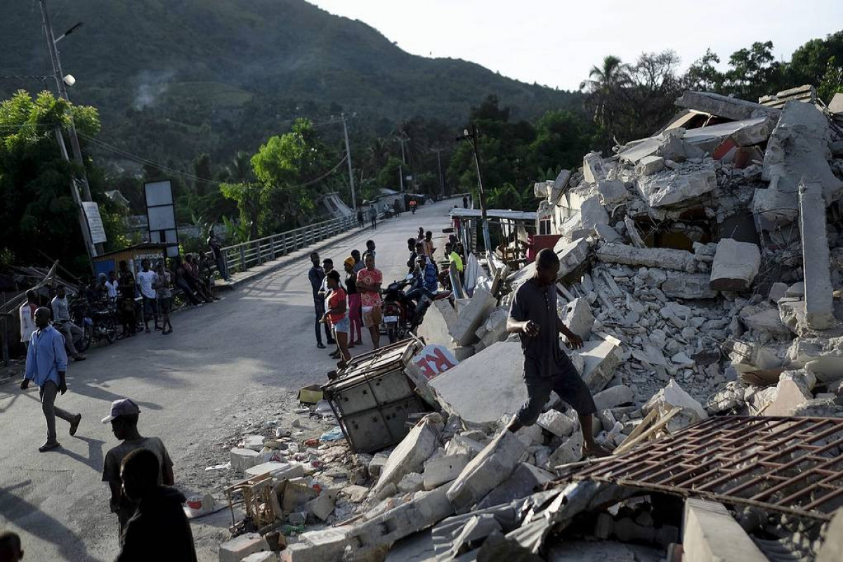 Число жертв землетрясения на Гаити выросло до 1419 человек
