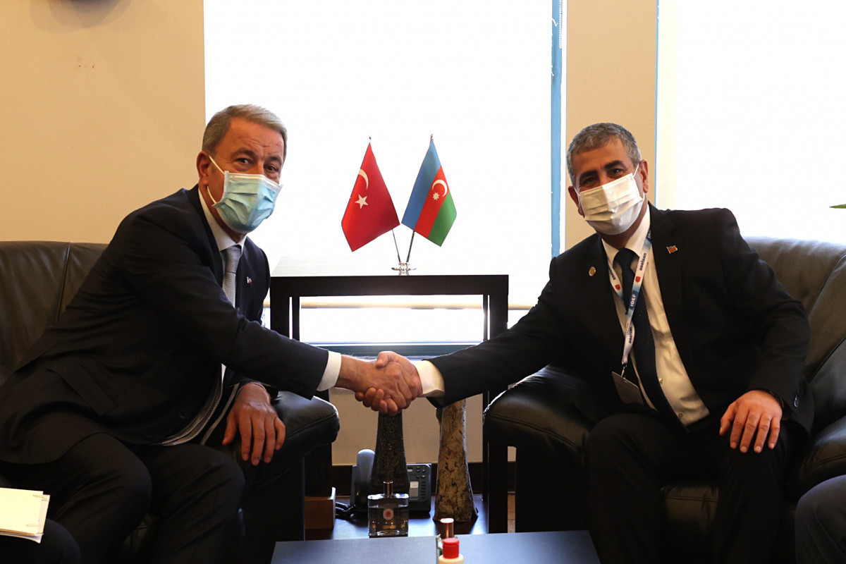 Министры обороны Турции и Азербайджана Хулуси Акар и Закир Гасанов