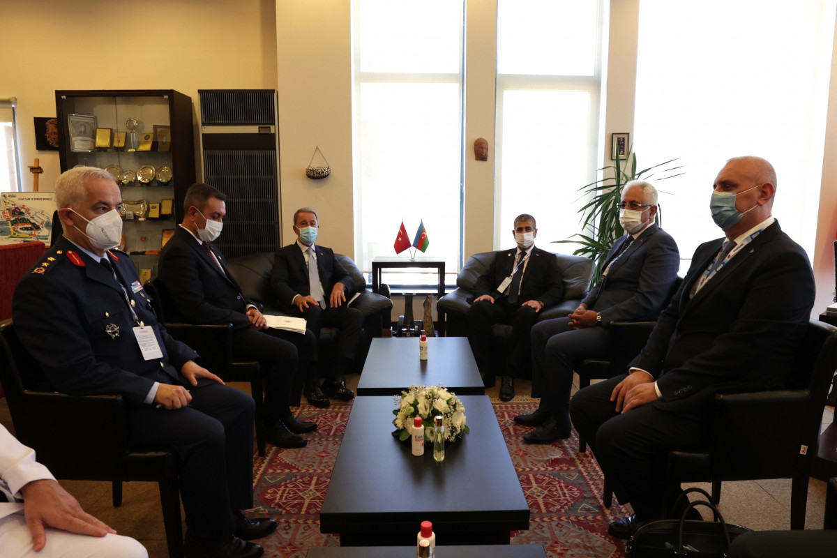 Министры обороны Турции и Азербайджана Хулуси Акар и Закир Гасанов