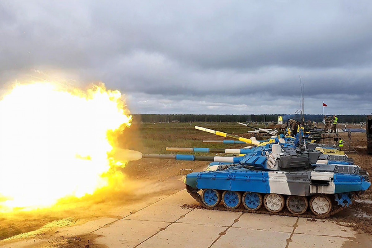 “Tank biatlonu” müsabiqəsində iştirak edəcək tankçılarımız hazırlıqlarını davam etdirir