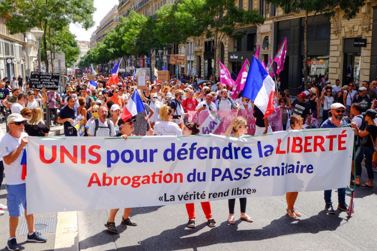 На протесты во Франции вышли 175 тысяч человек