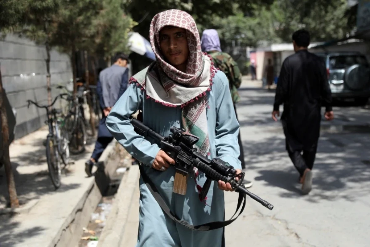 Taliban says fighters heading to seize last major holdout