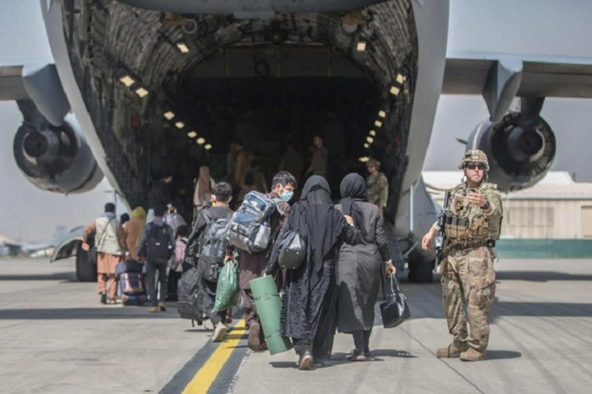 На эвакуационных рейсах из Афганистана родились три ребенка