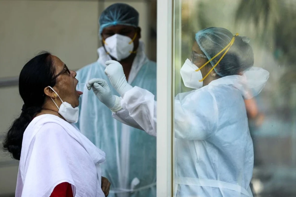 India reports 37,593 new coronavirus cases