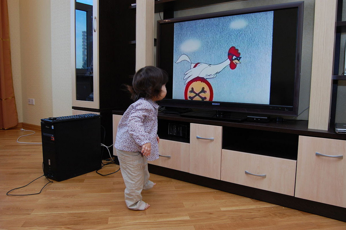 Врач: Чрезмерное увлечение детей мультфильмами может заложить основу аутизма