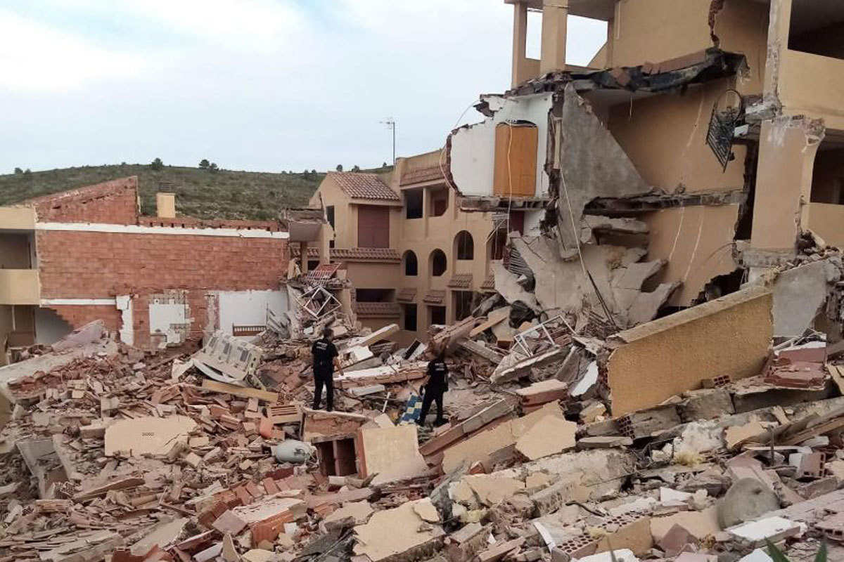 İspaniyada yaşayış binası çöküb, dağıntılar altında qalanlar var