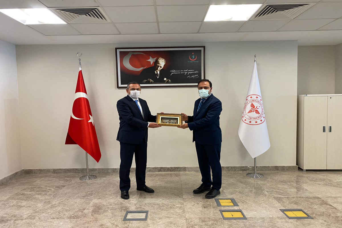 Рамин Байрамлы провел консультации в Турции в связи с 3-й фазой испытаний вакцины «Тurkovac»