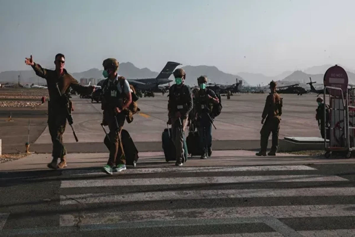 Британское минобороны предупредило об атаке террористов на аэропорт Кабула