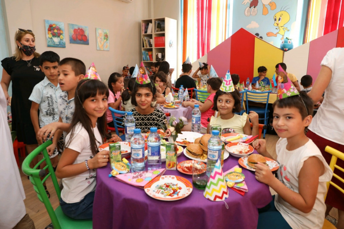 Фонд Гейдара Алиева организовал развлекательную программу для воспитанников детских домов и пожилых-ФОТО 
