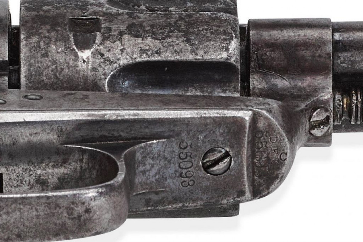 ABŞ-də tarixi revolver hərracda 6 milyon dollara satılıb - FOTO 