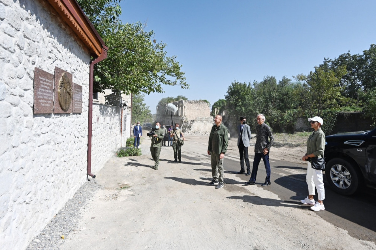 Ильхам Алиев, открытие после реставрации дома-музея Бюльбюля в Шуше
